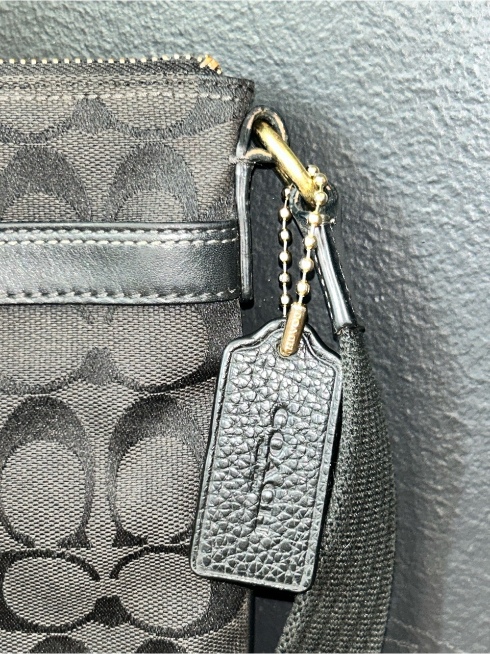Coach Hampton Signature Black Canvas Swingpack Crossbody Bag with Turnlock - Picture 3 of 16